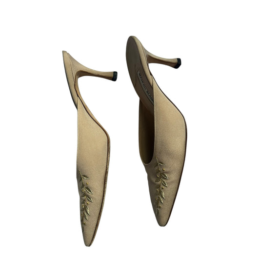 Vintage Manolo Blahnik floral embroidery beige mule heels / 37.5