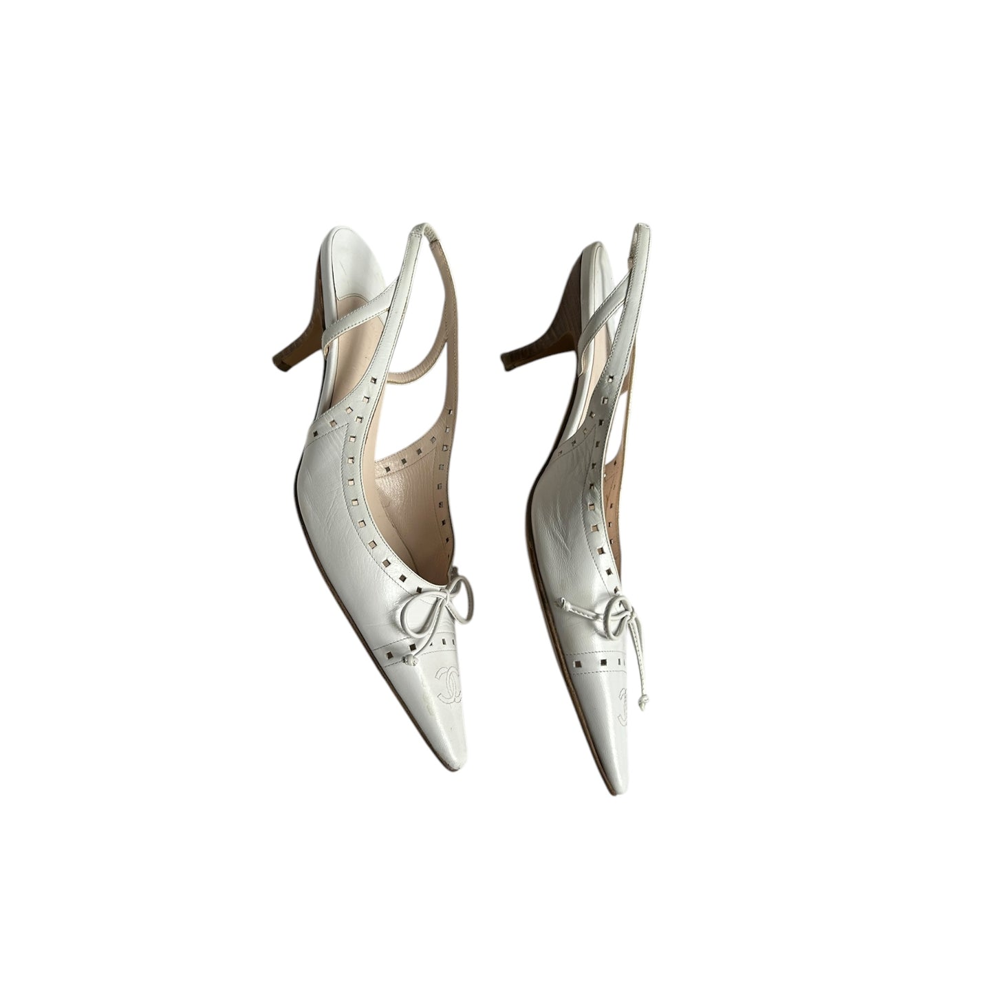 Vintage Chanel white CC interlocking logo sling back heels / 36