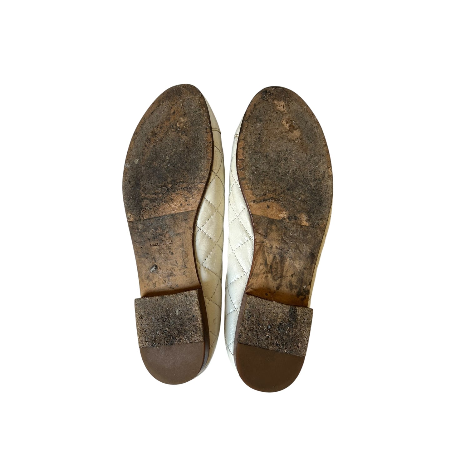 Vintage Chanel white quilted ballet flats / 37