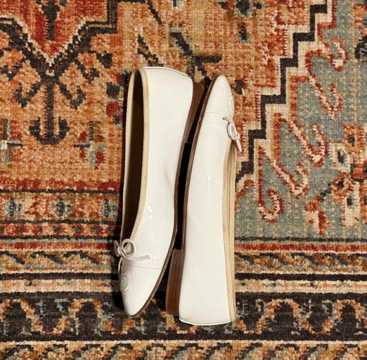 Vintage white leather Chanel CC ballet flats / 38