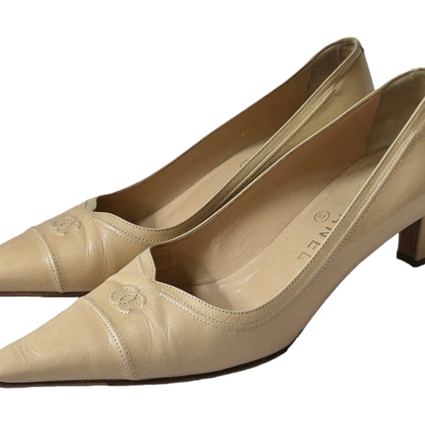 Vintage Chanel nude CC logo interlock leather heels by Karl Lagerfeld /38