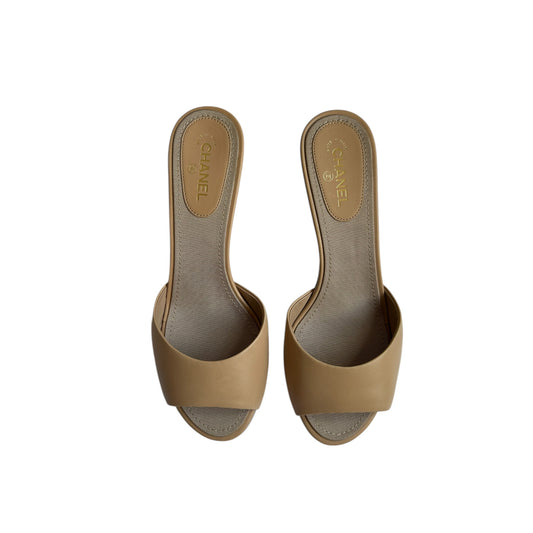 Vintage Chanel tan leather CC interlocking logo mule heels / 36.5