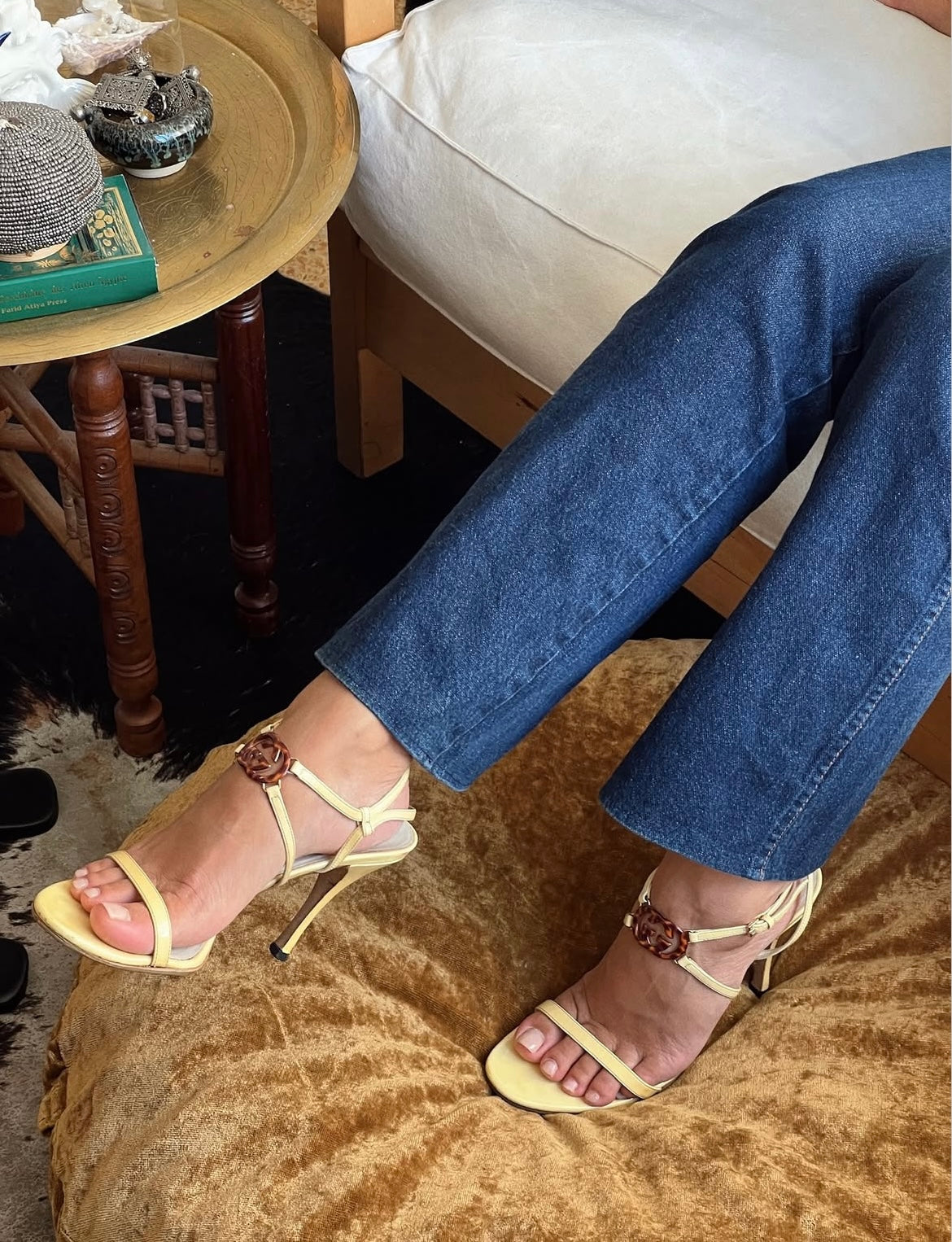 Vintage Gucci leo logo butter sandal heels / 38