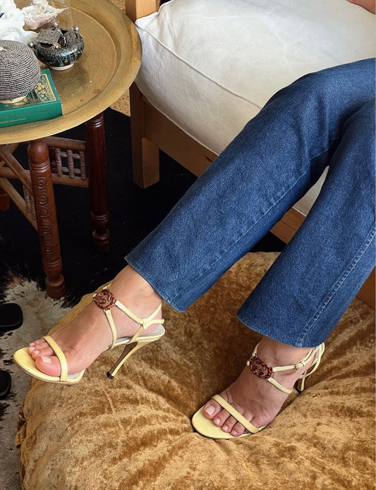 Vintage Gucci leo logo butter sandal heels / 38