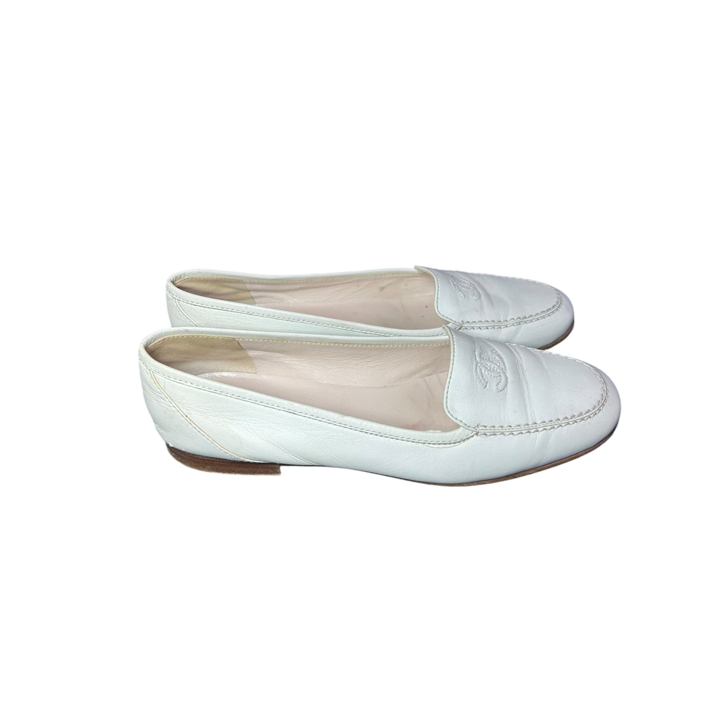 Vintage Chanel CC interlocking logo ivory loafers / 37.5