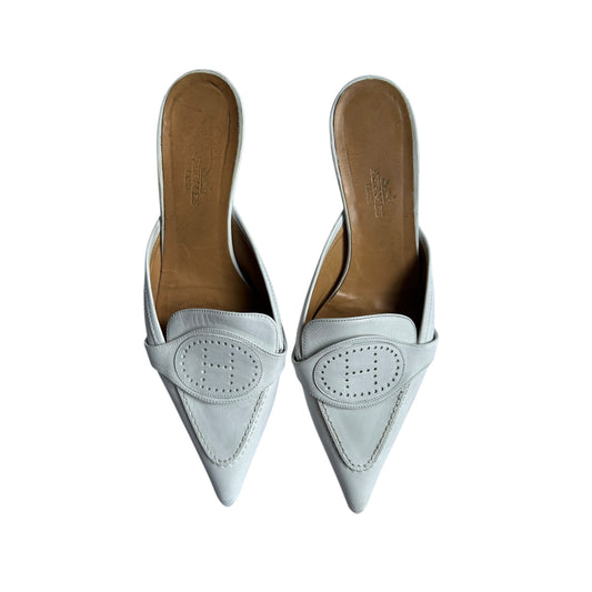 Vintage Hèrmes white mules / 37.5