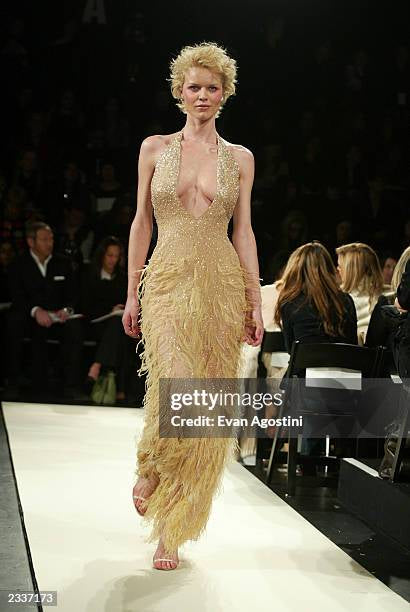Vintage rare Oscar De La Renta Runway SS 2003 Sequin Feathered Gown