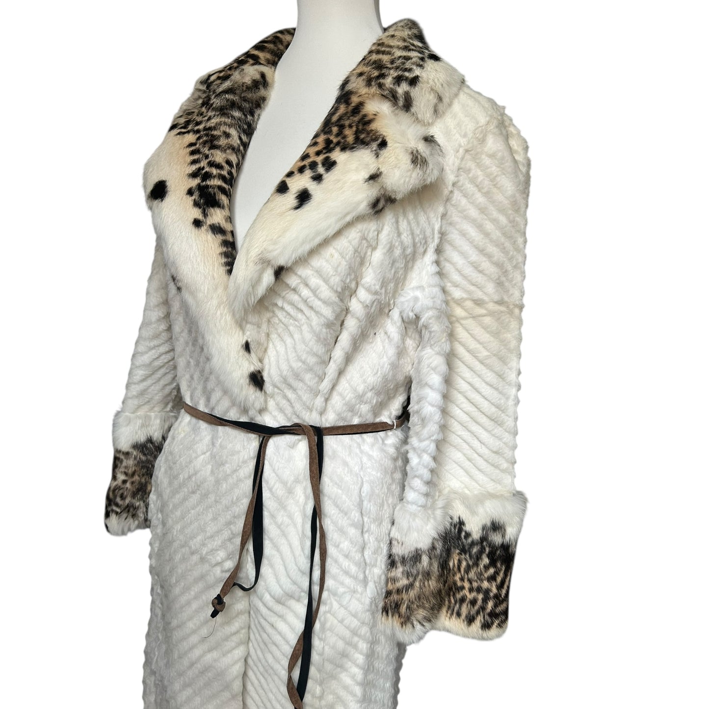 Vintage Versace Jeans Couture White Textured Coat with Leopard Fur Collar – Belted Luxury Statement Jacket – Made in Italy