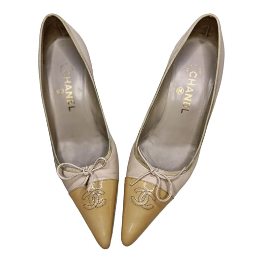 Vintage Chanel CC logo beige two tone heels by Karl Lagerfeld /39