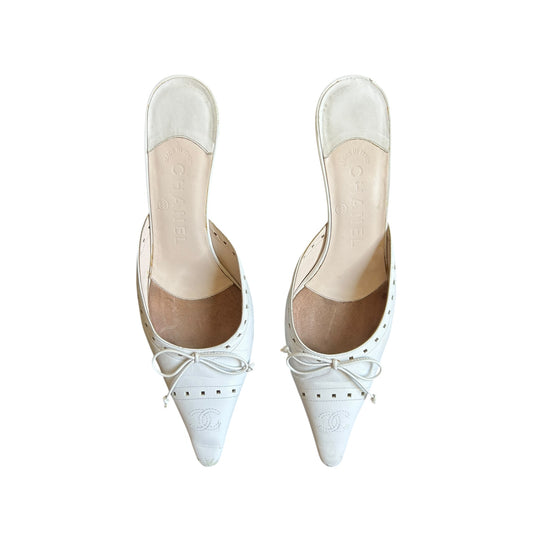 Vintage Chanel white CC interlocking logo mules / 37