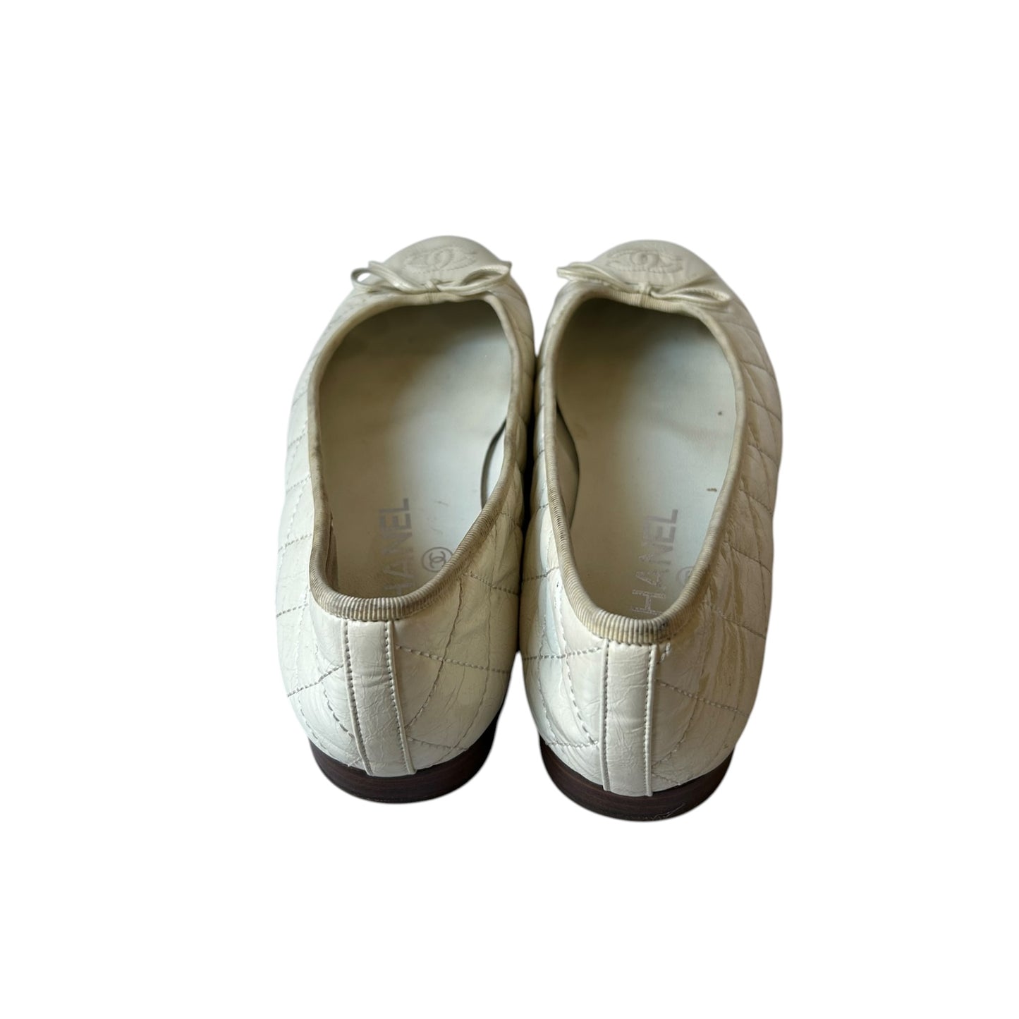 Vintage Chanel white quilted ballet flats / 37
