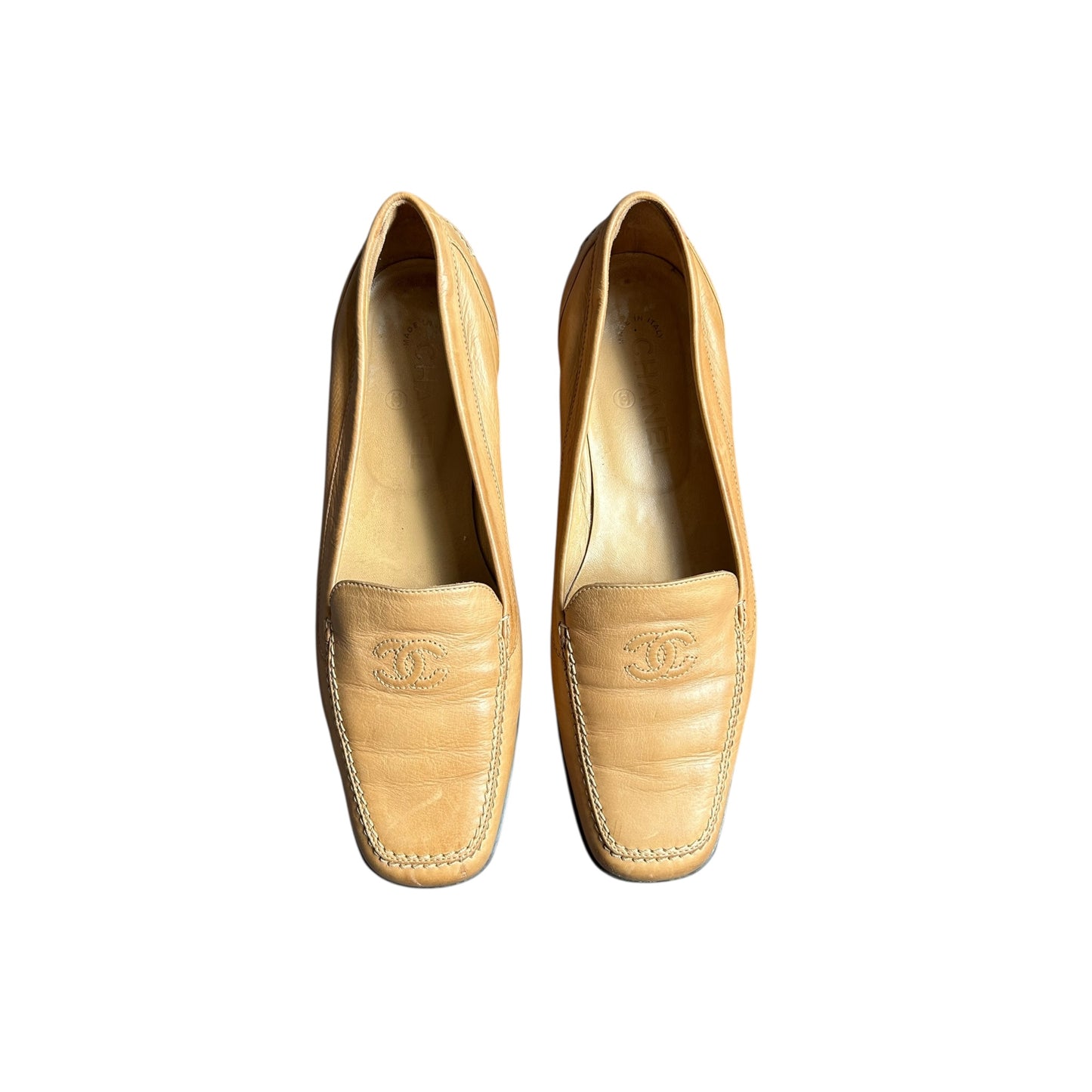 Vintage Chanel 90s cream CC leather loafer / 37.5