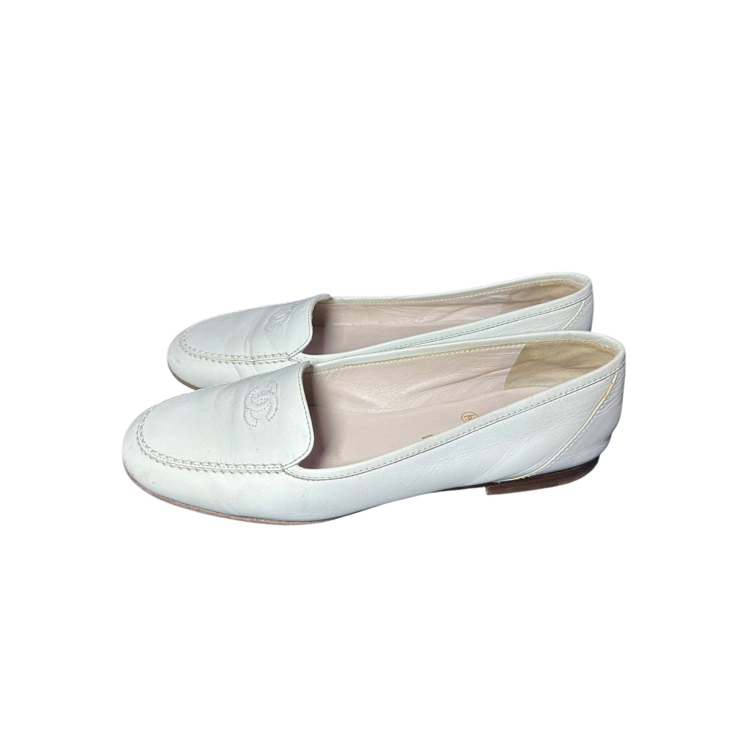 Vintage Chanel CC interlocking logo ivory loafers / 37.5