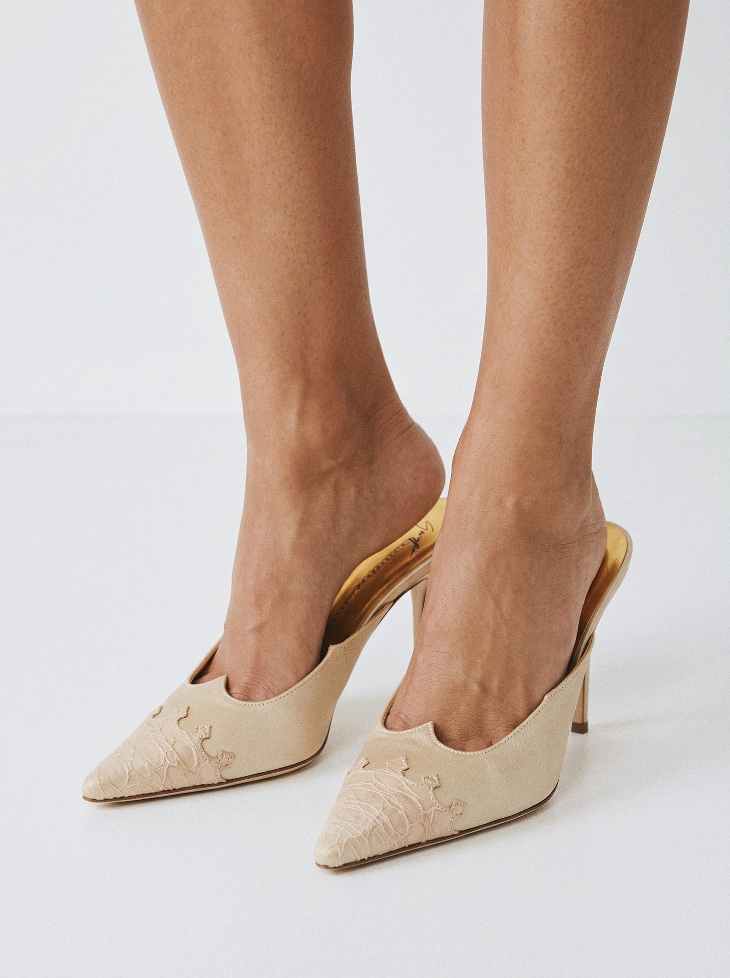 Vintage Giuseppe Zanotti satin nude Pointed Toe Kitten Heel Mules / 36