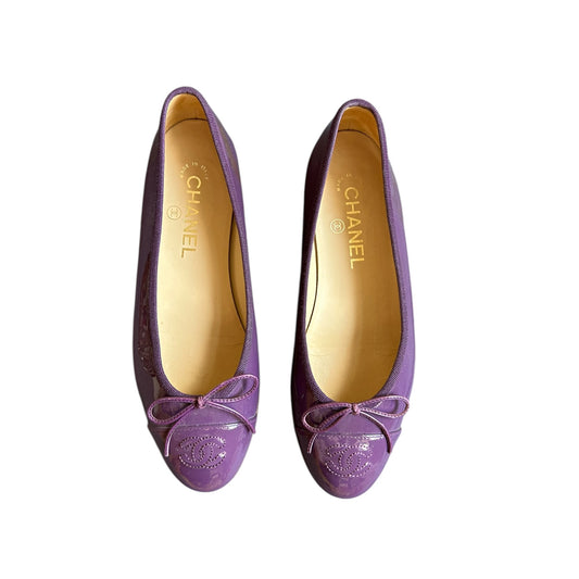 Vintage Chanel purple leather ballet flats CC interlocking logo / 37