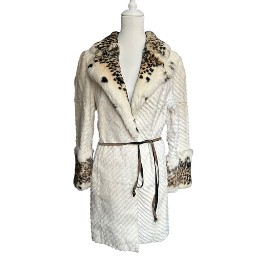 Vintage Versace Jeans Couture White Textured Coat with Leopard Fur Collar – Belted Luxury Statement Jacket – Made in Italy