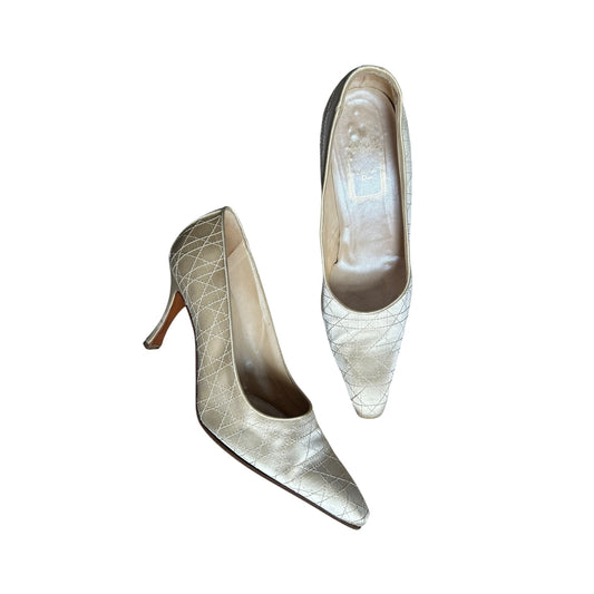 Vintage Dior satin pearl ivory quilted stitching pattern pump heels / 40