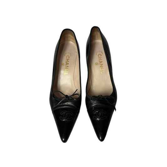 Vintage Chanel CC logo black leather heels by Karl Lagerfeld / 37