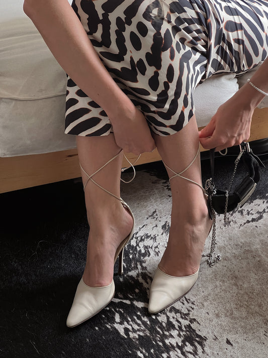 Vintage Dior ivory wrap around bow heels / 39