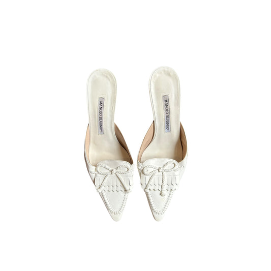 Vintage Manolo Blahnik white tassel bow tie mule heels / 37