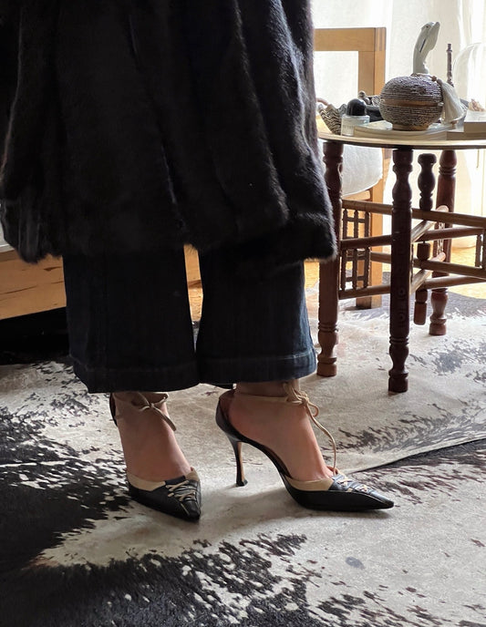 Vintage Manolo Blahnik lace up heels / 39