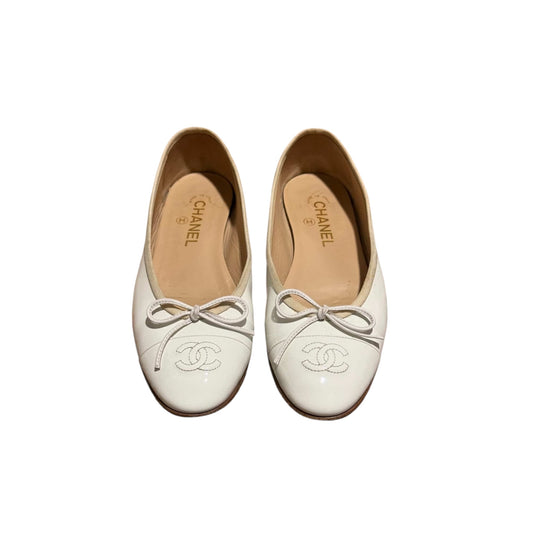 Vintage white leather Chanel CC ballet flats / 38