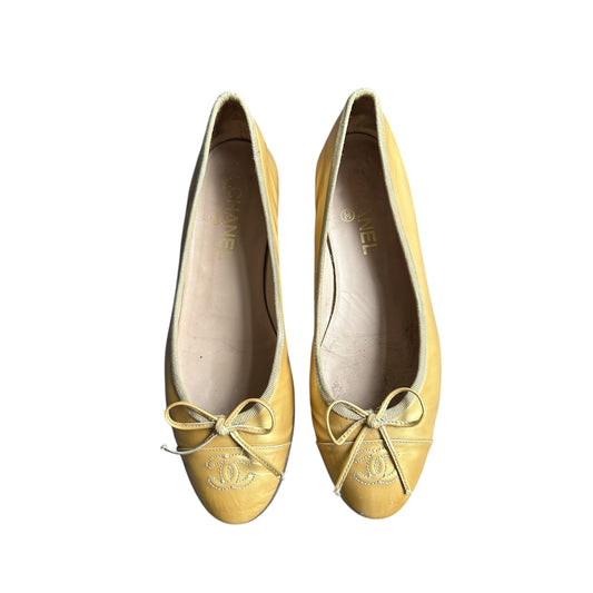 Vintage Chanel CC interlocking logo yellow ballet flats/ 37
