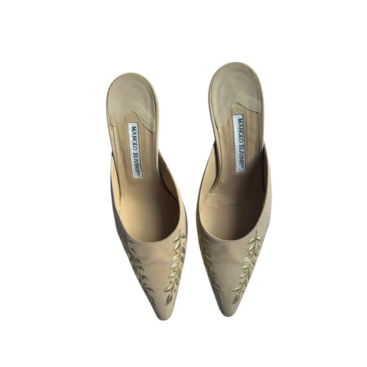 Vintage Manolo Blahnik floral embroidery beige mule heels / 37.5