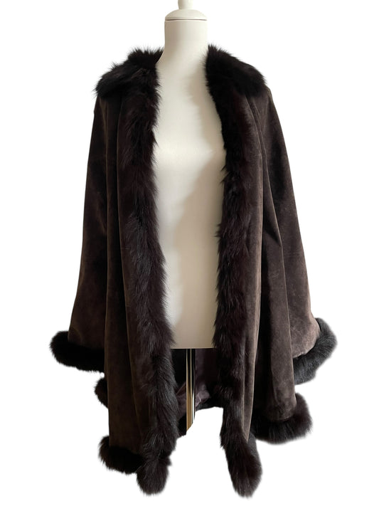Vintage Brown Suede Cape Coat with Fur Trim – Luxury Women’s Winter Outerwear
