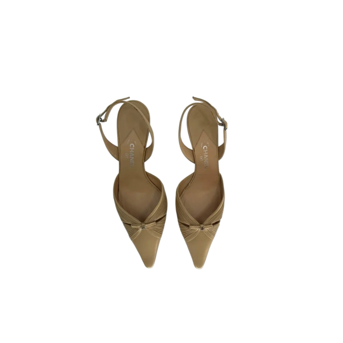 Fivedotsvintage beige Chanel pointed toe slingback kitten heels with pleated vamp detail and adjustable strap