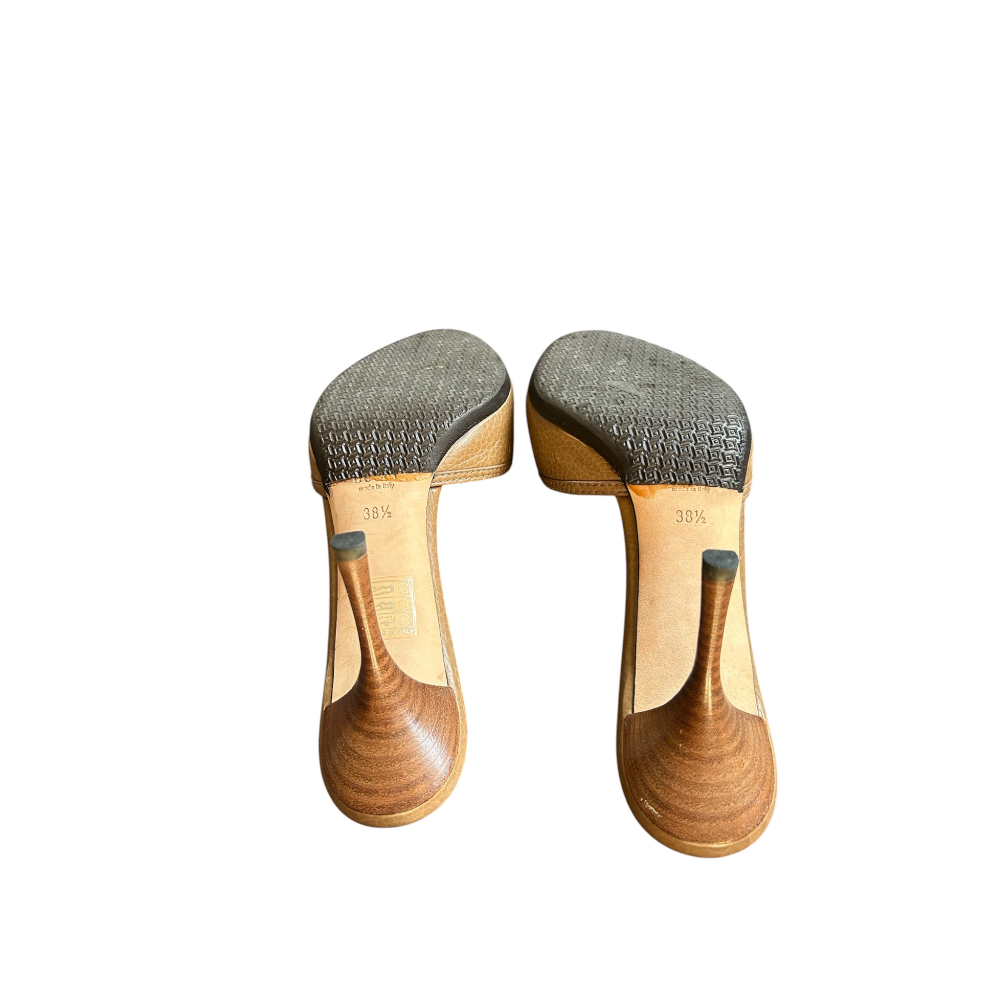 Fivedotsvintage Gucci tan leather mules showing the wooden stiletto heels and textured rubber soles from below