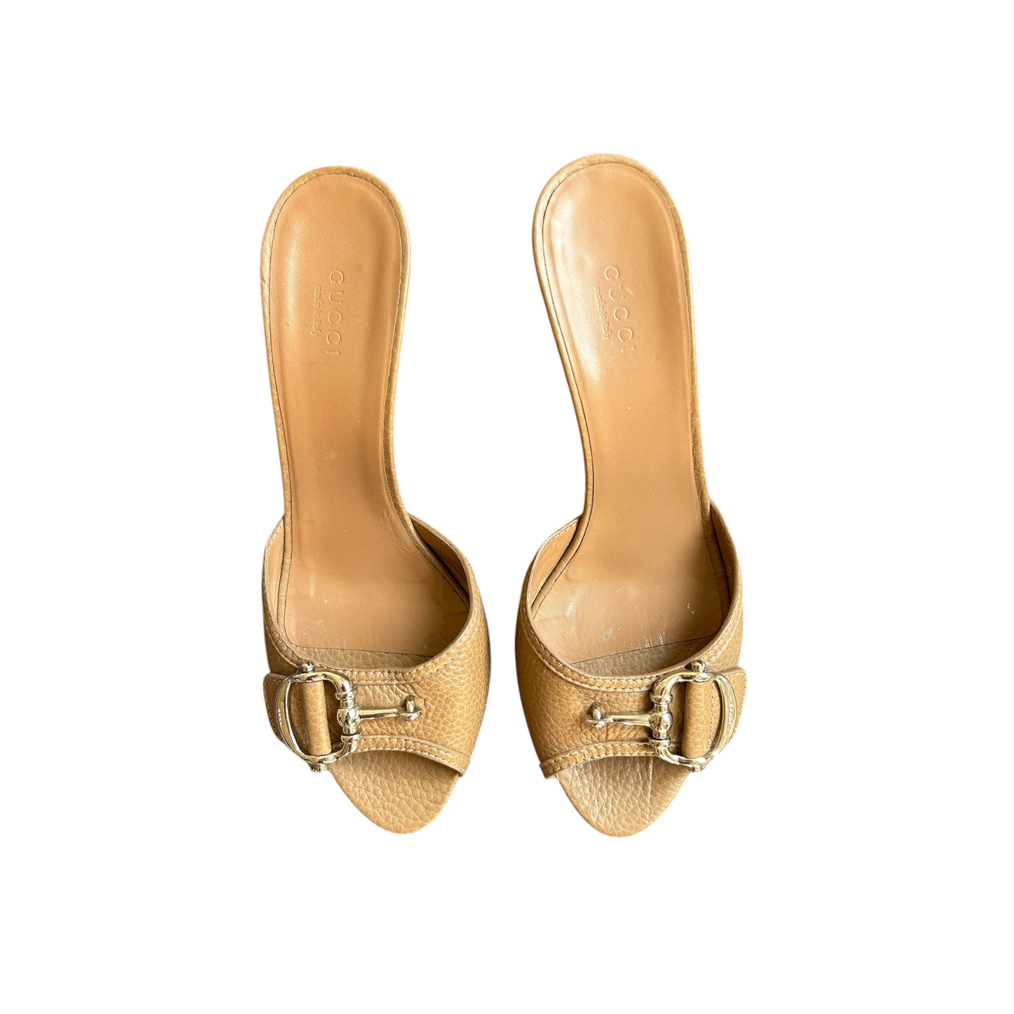 Fivedotsvintage Gucci tan pebbled leather open-toe mules with silver-tone horsebit hardware and stiletto heels