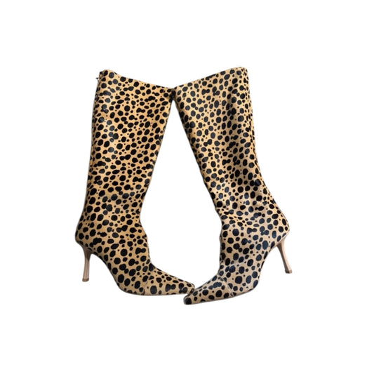 Fivedotsvintage Jimmy Choo knee-high stiletto boots in leopard print with a pointed toe and slim heel.