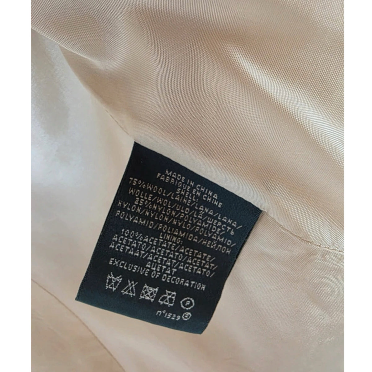 Fivedotsvintage LAUREN Ralph Lauren blazer interior care label showing wool and nylon blend fabric composition