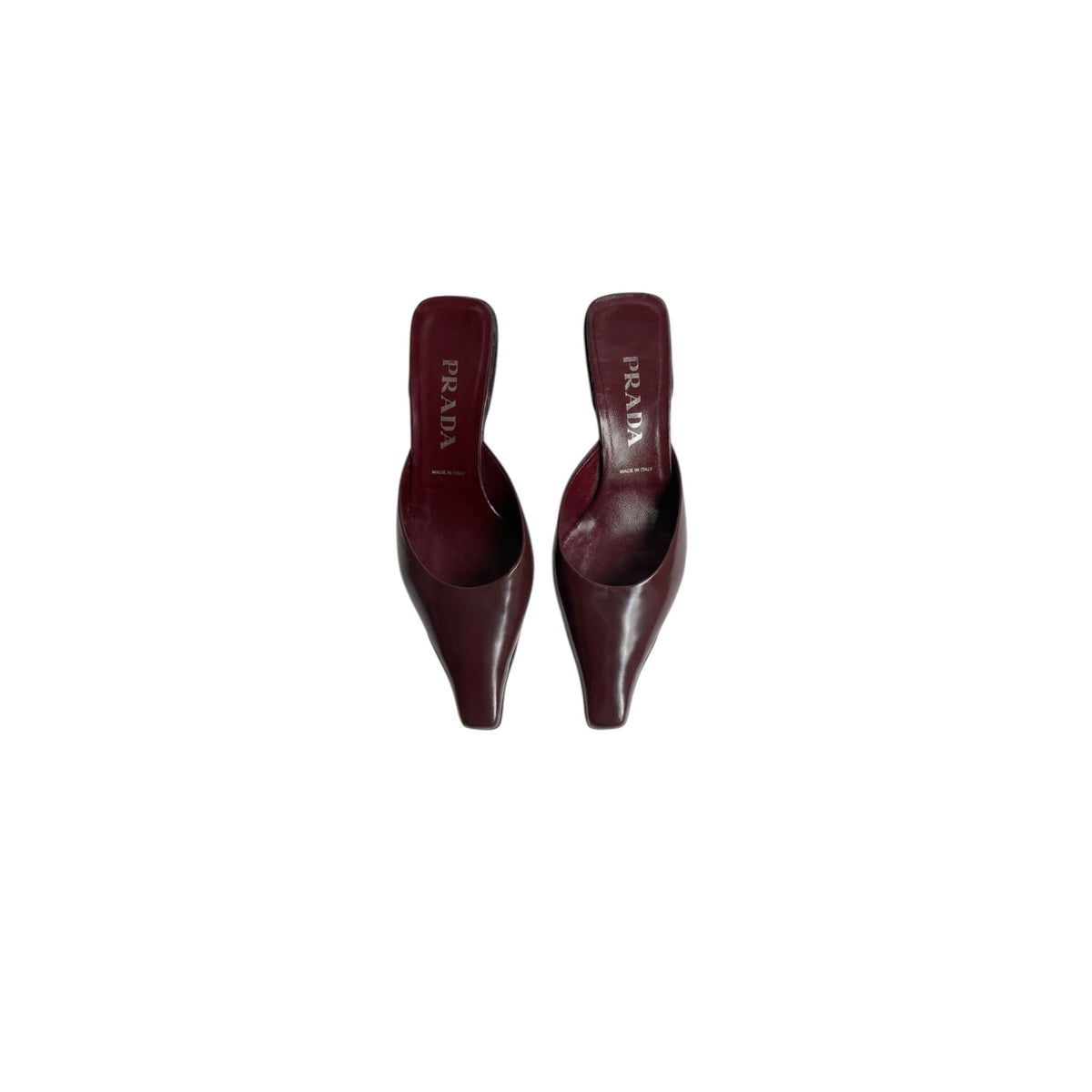 Fivedotsvintage PRADA burgundy leather pointed-toe kitten heel mules with a polished finish.