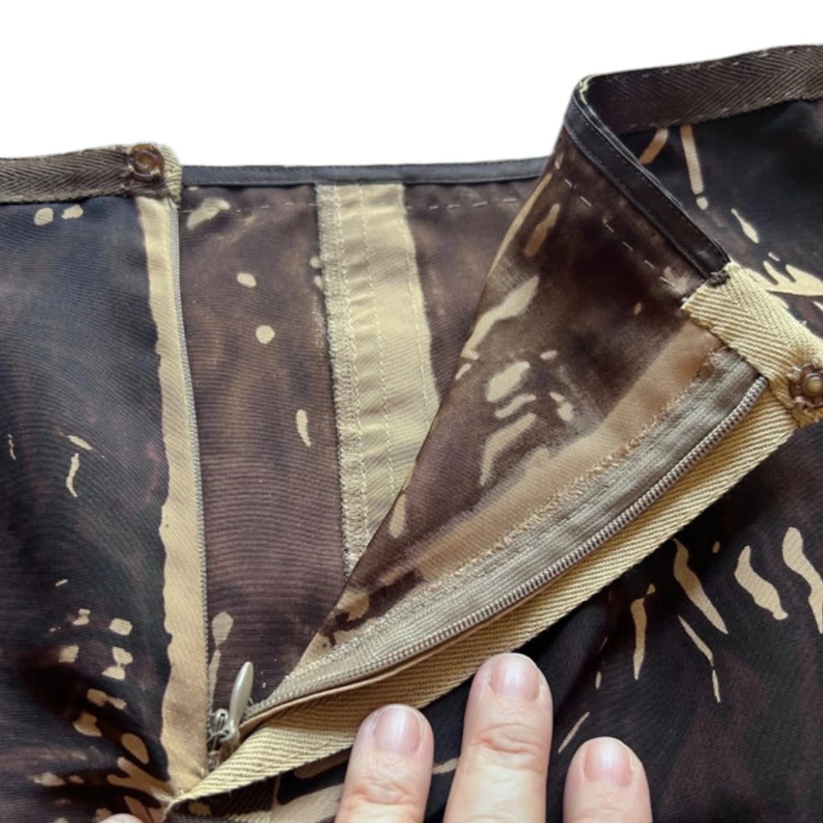 Fivedotsvintage Prada vintage silk mini skirt in brown with abstract print, featuring a secure zip and structural trim.