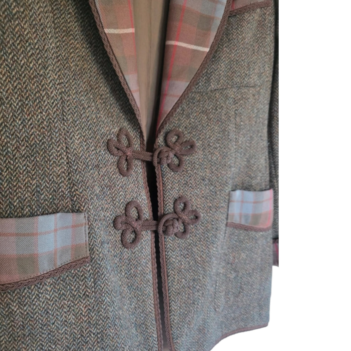Fivedotsvintage Ralph Lauren brown herringbone wool blazer with plaid collar and unique toggle closures