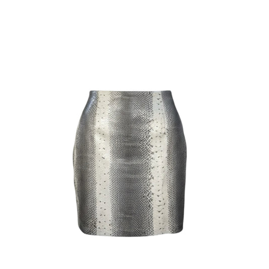 Fivedotsvintage Roberto Cavalli mini skirt in silver and grey snakeskin-effect textured fabric with a fitted silhouette.