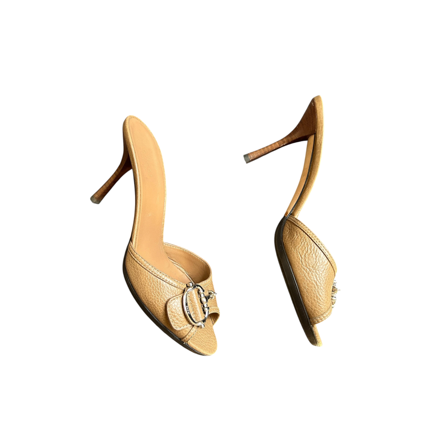 Fivedotsvintage tan pebbled leather Gucci mules with silver horsebit hardware and wooden-effect stiletto heels.